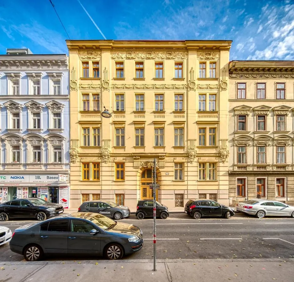 City Apartment With Netflix, Central And Near Metro, 8 Viena 0*,  Austria